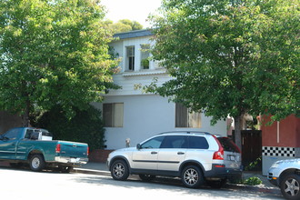 5824 College Ave in Oakland, CA - Building Photo - Building Photo