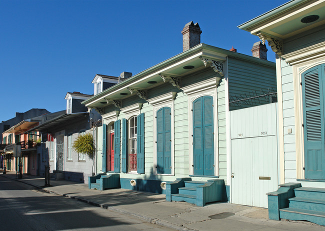 921 Bourbon St in New Orleans, LA - Foto de edificio - Building Photo