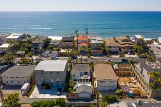 305 Neptune Ave in Encinitas, CA - Building Photo - Building Photo