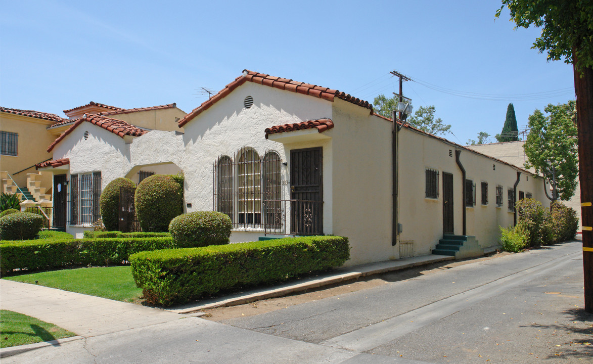 327 N Lapeer Dr in Beverly Hills, CA - Building Photo