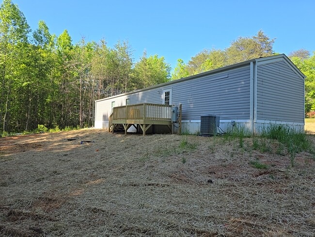 1130 Freedom Rd in Statesville, NC - Foto de edificio - Building Photo