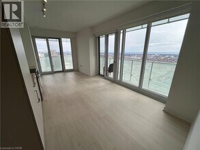 3900 Confederation Pkwy in Mississauga, ON - Building Photo - Building Photo