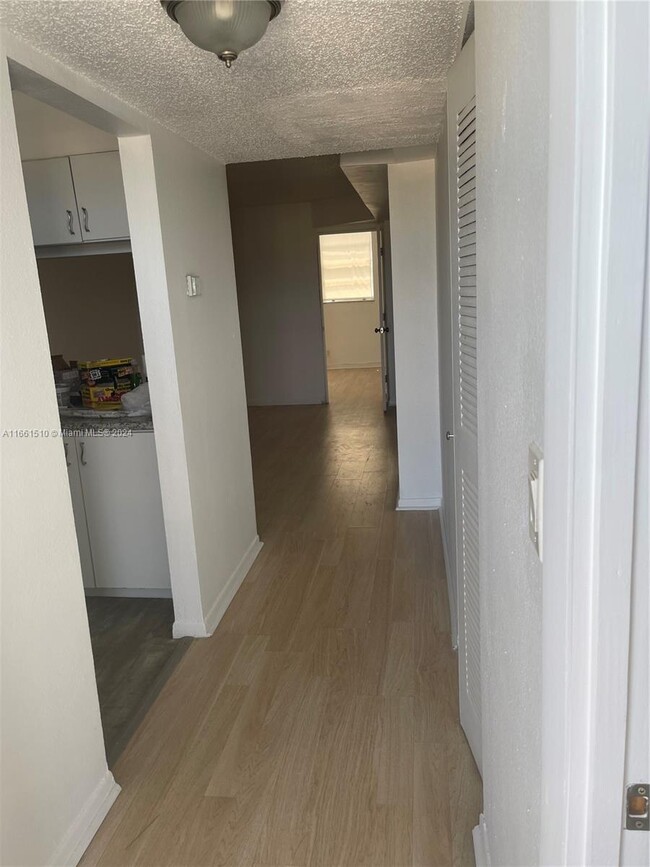 2903 NE 163rd St, Unit 807 in North Miami Beach, FL - Building Photo - Building Photo