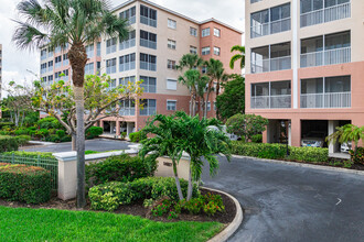 Harbor Place in Ft. Myers, FL - Building Photo - Building Photo