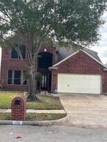 130 Annes Way in Stafford, TX - Building Photo