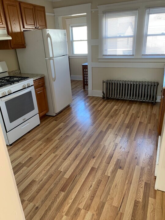 634 Main St, Unit Unit 2 in Branford, CT - Building Photo