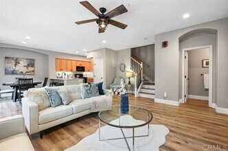 1436 Clearview Way in San Marcos, CA - Foto de edificio - Building Photo