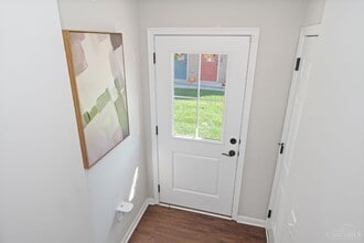 108 Old Pond Rd in Springboro, OH - Building Photo - Building Photo