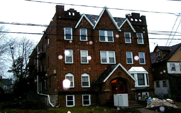 128 Chestnut St in Rutherford, NJ - Building Photo