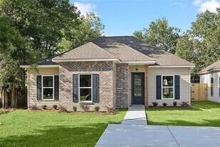 2120 Robin St in Slidell, LA - Building Photo