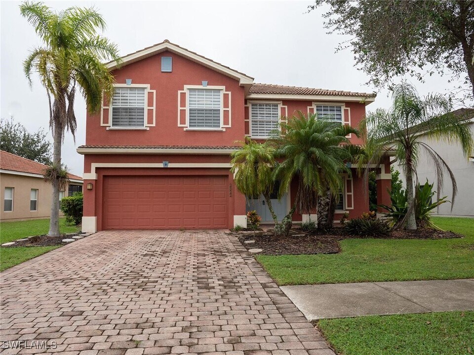 2822 Inlet Cove Ln W in Naples, FL - Building Photo