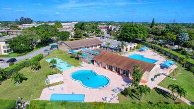 705 Lori Dr in Palm Springs, FL - Building Photo - Building Photo