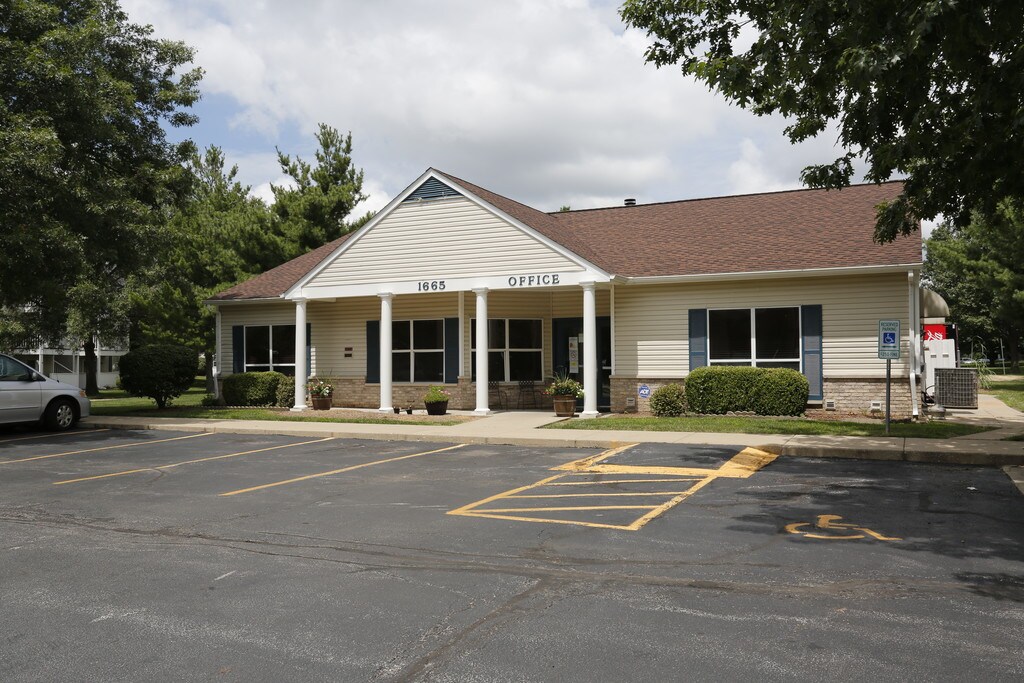 Pine Woods Apartments Springfield, IL Apartments