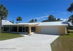 5845 Garretts Rd in Micco, FL - Building Photo