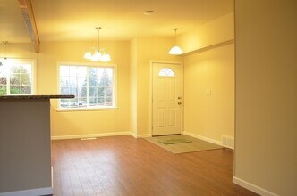 16426 SE 9th St in Bellevue, WA - Building Photo - Building Photo