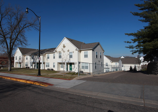 Columbia Court in Minneapolis, MN - Building Photo - Building Photo