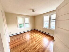 1019 W Main St in Waterbury, CT - Building Photo - Building Photo