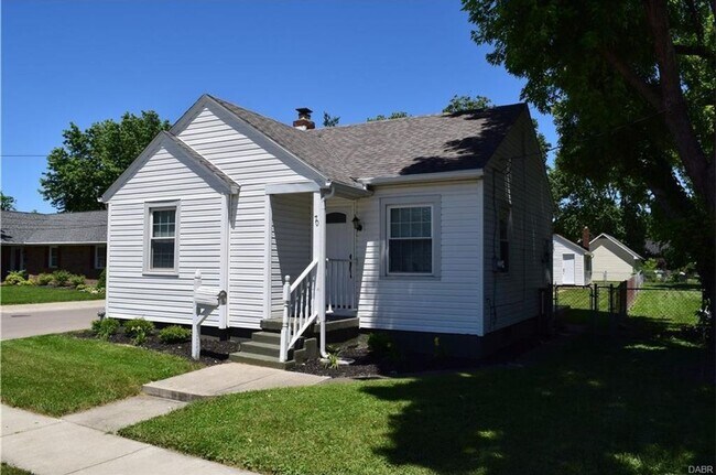 70 W Mill St in Springboro, OH - Foto de edificio - Building Photo