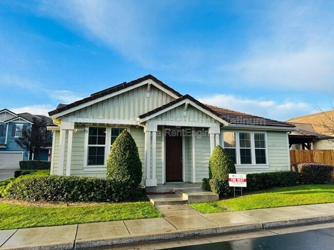 4333 W Pinsapo Dr in Fresno, CA - Building Photo - Building Photo