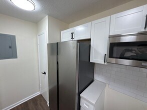 4082 Forest Ave W in Macon, GA - Foto de edificio - Building Photo