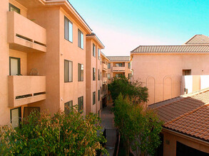 Olive Court Apartments in Burbank, CA - Building Photo - Building Photo