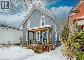 52 Chapel St in Kitchener, ON - Building Photo