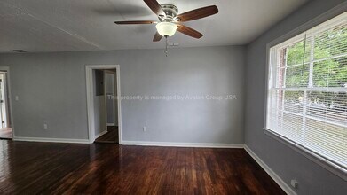 912 Saratoga Blvd in Jacksonville, FL - Foto de edificio - Building Photo