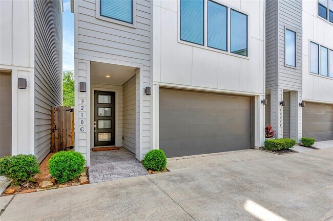 property at 3210 N MacGregor Way