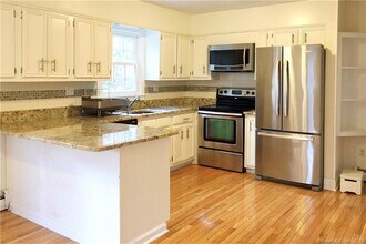 16 Dawn Ln in Ridgefield, CT - Building Photo - Building Photo