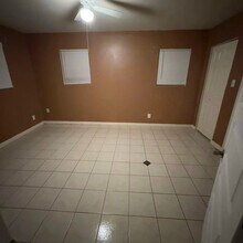 1345 Kynn Dr in Garland, TX - Foto de edificio - Building Photo