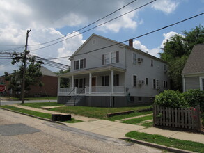710 Freeman St, Unit 4 in Fredericksburg, VA - Foto de edificio - Building Photo