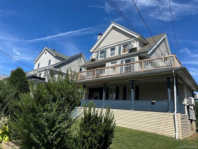 40 Crosby Pl in New Rochelle, NY - Building Photo - Building Photo