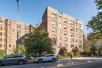 7711 35th Ave in Jackson Heights, NY - Foto de edificio - Building Photo