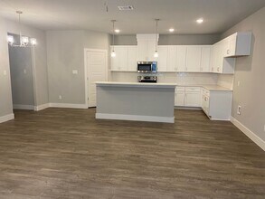 649 The Cottages in Godley, TX - Building Photo - Building Photo