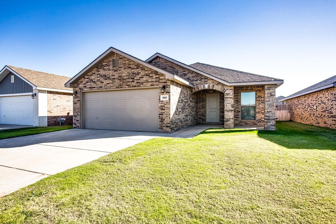 2005 138th St in Lubbock, TX - Building Photo