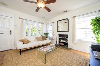 2213 Arizona Ave in Santa Monica, CA - Building Photo - Building Photo