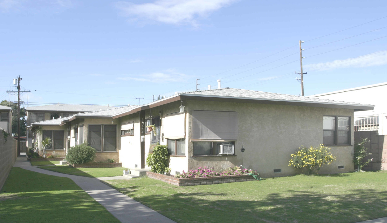 15911 Georgia Ave in Paramount, CA - Foto de edificio