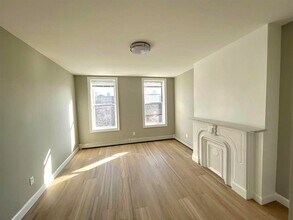 208 7th St in Jersey City, NJ - Building Photo - Building Photo