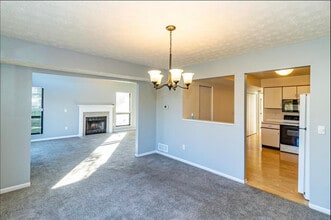 9412 Hunters Creek Dr in Blue Ash, OH - Building Photo - Building Photo