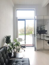 242 S 1st St in Brooklyn, NY - Foto de edificio - Building Photo