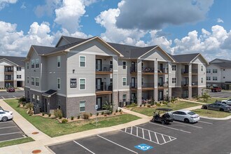 The Hudson at Central Landing in Conway, AR - Foto de edificio - Building Photo