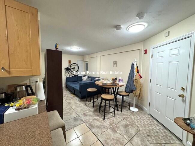 860 Huntington Ave, Unit G4