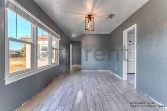1900 Easy St in Hanford, CA - Building Photo - Building Photo