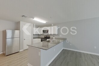 1127 Bayliss St E in Lehigh Acres, FL - Building Photo - Building Photo
