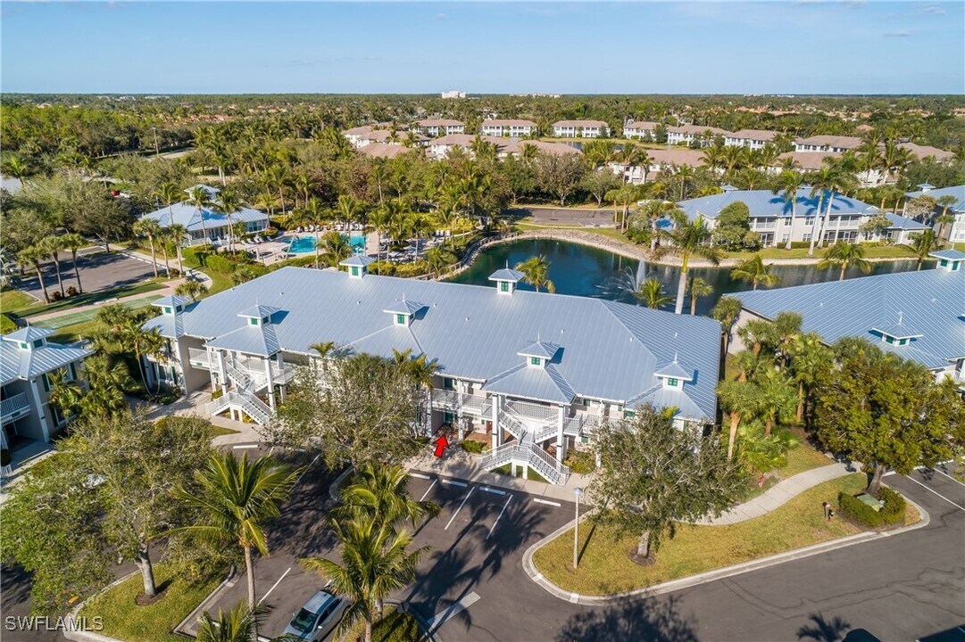 7930 Mahogany Run Ln in Naples, FL - Foto de edificio