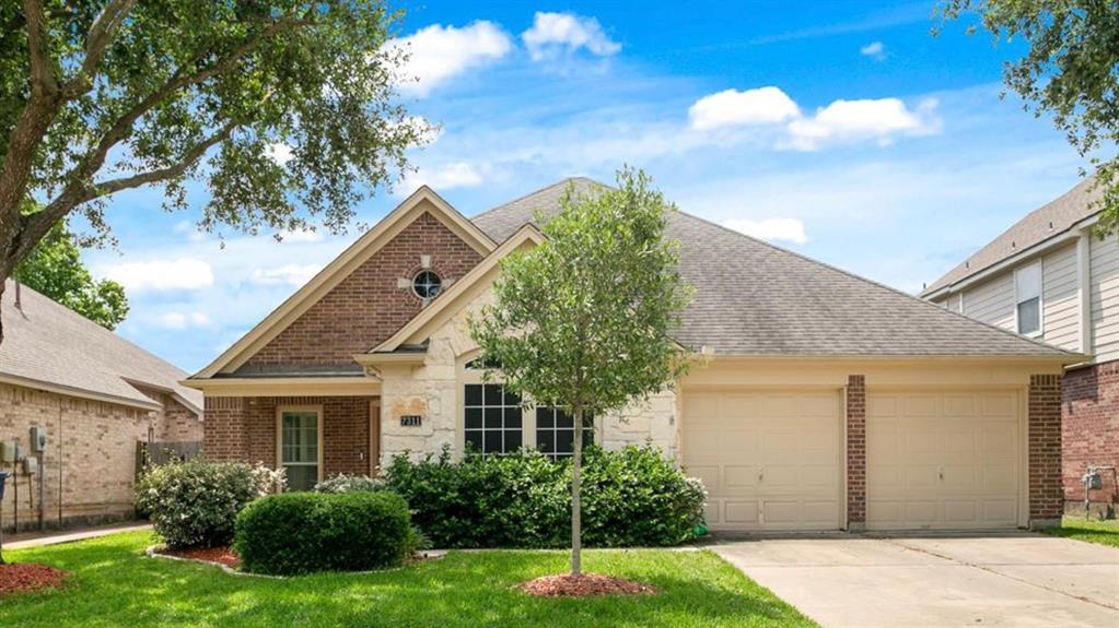 7311 April Creek Ln in Houston, TX - Building Photo