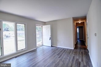 285 Pinoak Dr in Frederick, MD - Building Photo - Building Photo