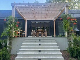 9 Willow Pond Rd in Shelter Island, NY - Building Photo