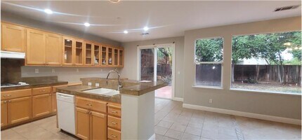 2467 Berkshire Ln in Brentwood, CA - Building Photo - Building Photo