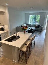 22 E Sunset St in Long Beach, CA - Building Photo - Building Photo